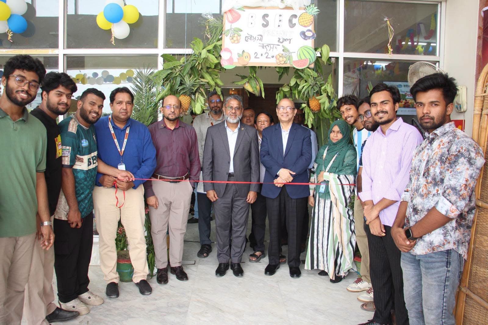 ইস্টার্ন ইউনিভার্সিটিতে ‘মৌসুমি ফল উৎসব’ ২০২৬ অনুষ্ঠিত